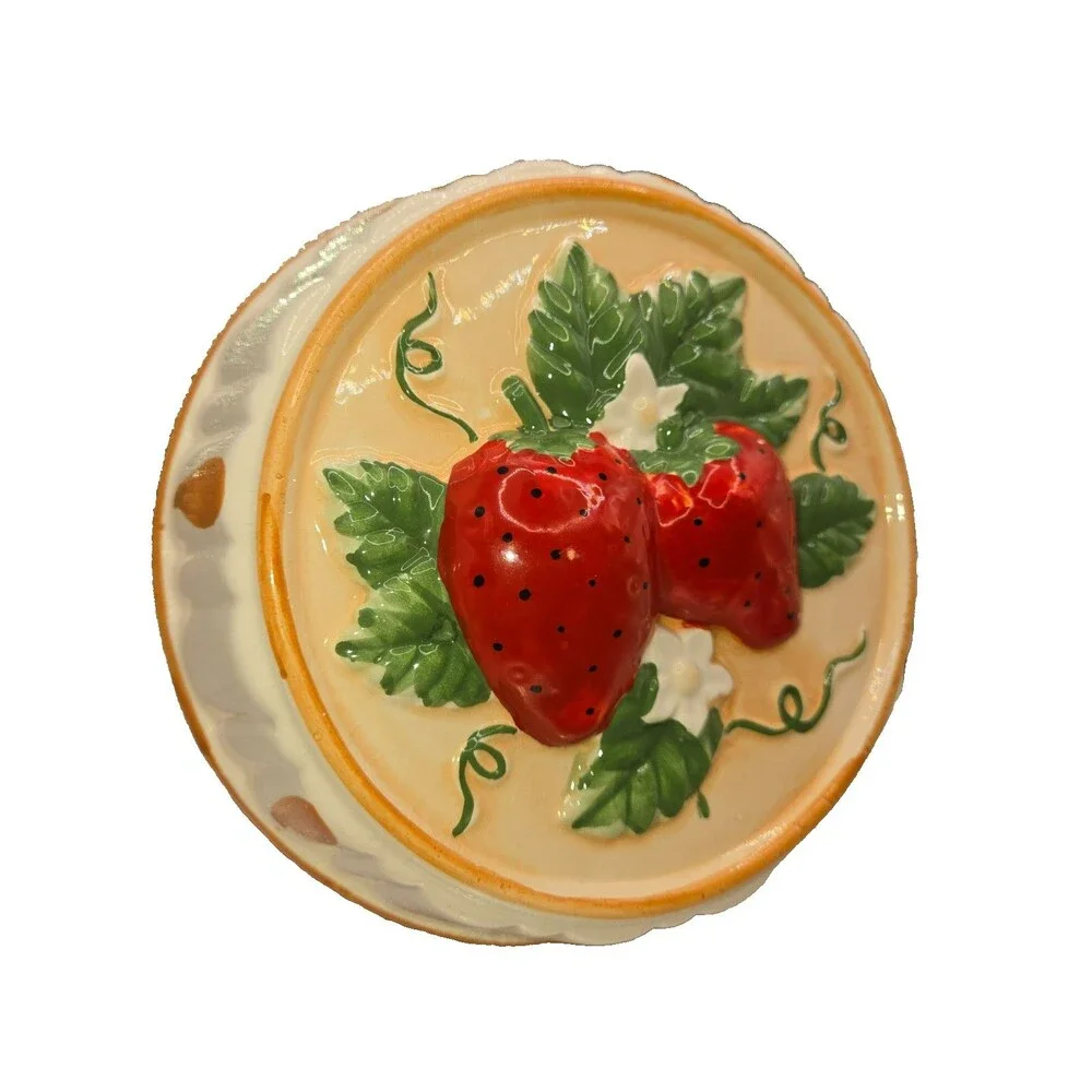 Vintage 3D Ceramic Strawberry Pie Dish Cover Lid / Wall Hanging Plaque (7.5
